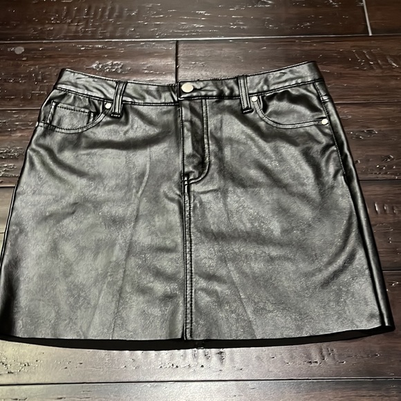 Love,Fire black faux leather mini skirt. Size 28 - Picture 4 of 8